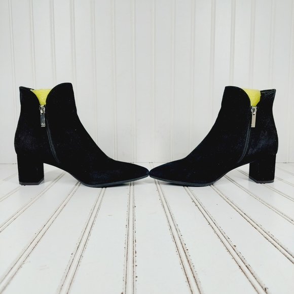 Aquatalia Black Suede Notched Block Heel Side Zip Ankle Boots M492 - Picture 7 of 12